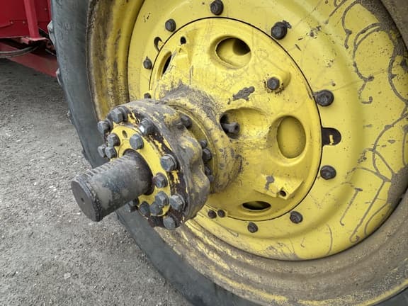 Image of John Deere 8245R equipment image 4