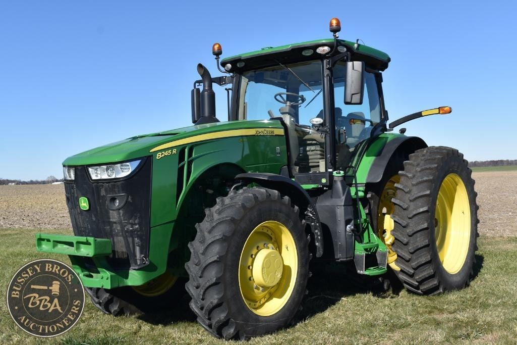 2018 John Deere 8245R Equipment Image0