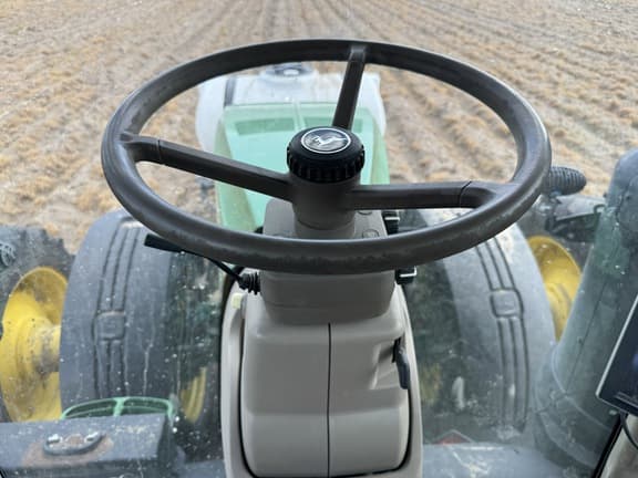 Image of John Deere 8245R equipment image 4