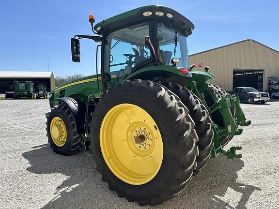 Image of John Deere 8245R equipment image 4