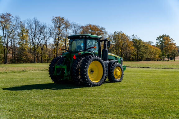 Image of John Deere 8245R equipment image 4