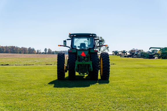 Image of John Deere 8245R equipment image 3