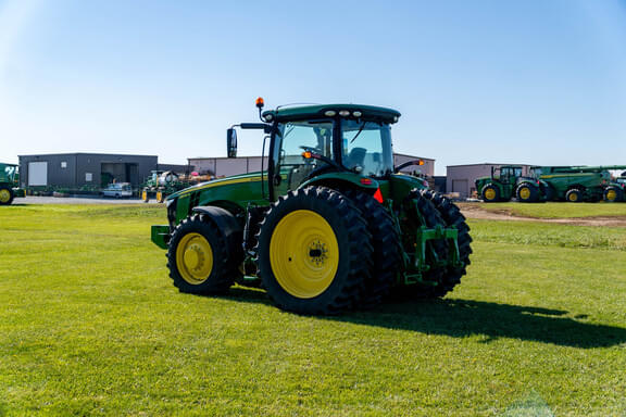 Image of John Deere 8245R equipment image 2