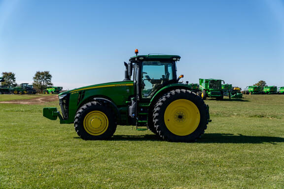 Image of John Deere 8245R equipment image 1