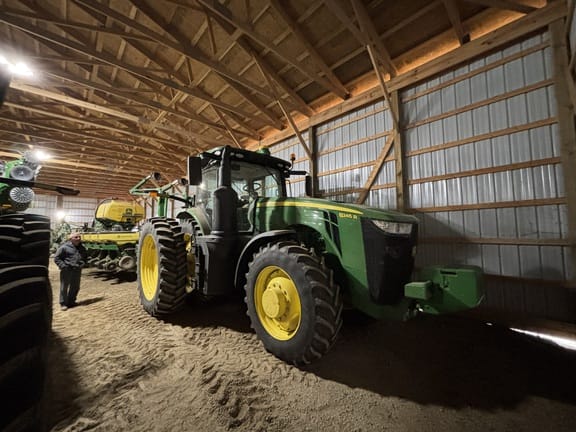 2018 John Deere 8245R Equipment Image0