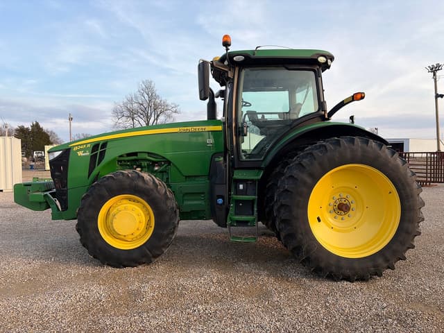 Image of John Deere 8245R equipment image 4