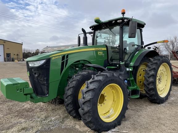 Image of John Deere 8245R equipment image 2