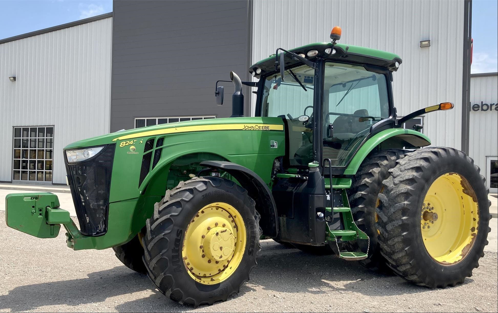 2018 John Deere 8245R Equipment Image0