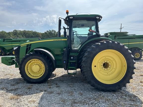 Image of John Deere 8245R equipment image 4