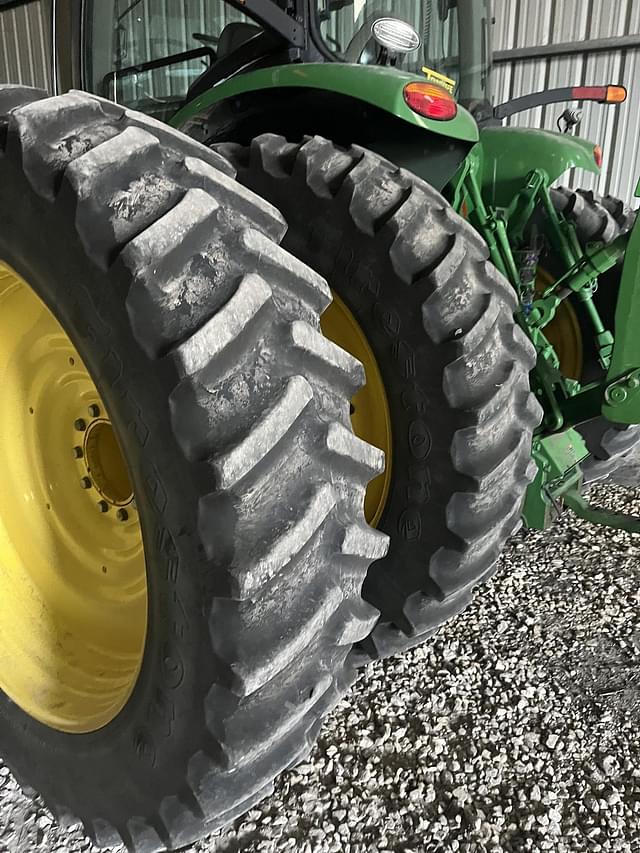 Image of John Deere 8270R equipment image 1