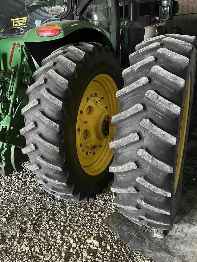 Image of John Deere 8270R equipment image 2