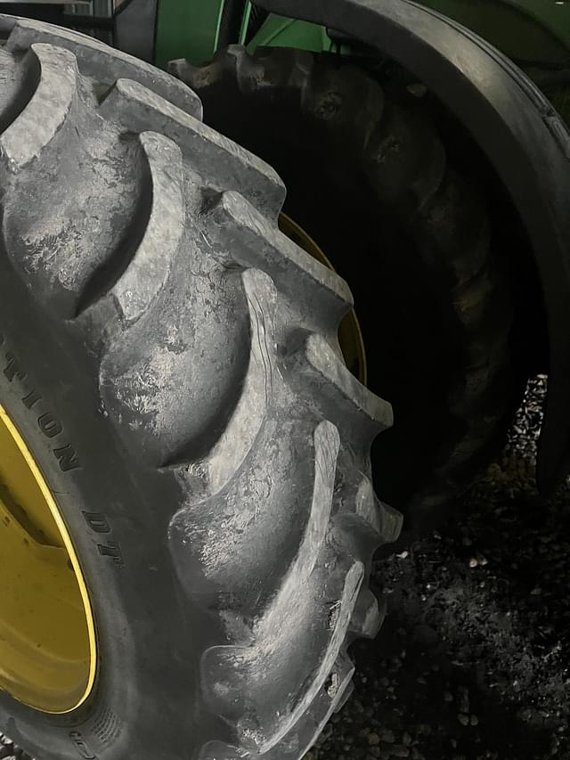 Image of John Deere 8270R equipment image 4