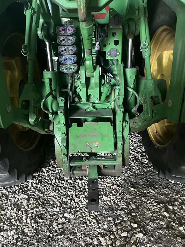 Image of John Deere 8270R equipment image 3