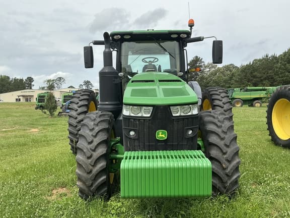 Image of John Deere 8270R equipment image 1
