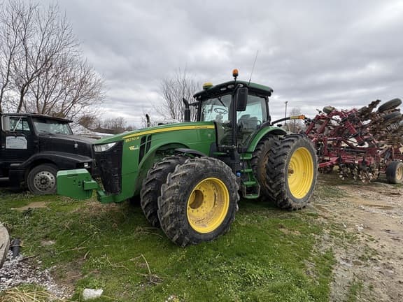Image of John Deere 8270R equipment image 1