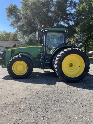 Image of John Deere 8270R equipment image 1