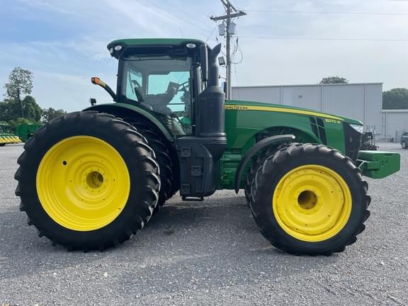 Image of John Deere 8270R equipment image 4