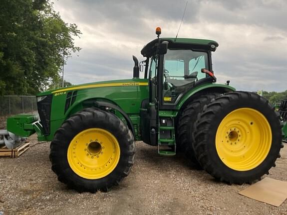 Image of John Deere 8270R equipment image 3