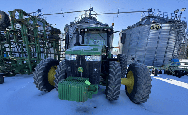 Image of John Deere 8270R equipment image 3