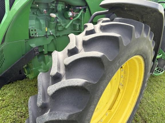 Image of John Deere 8270R equipment image 4