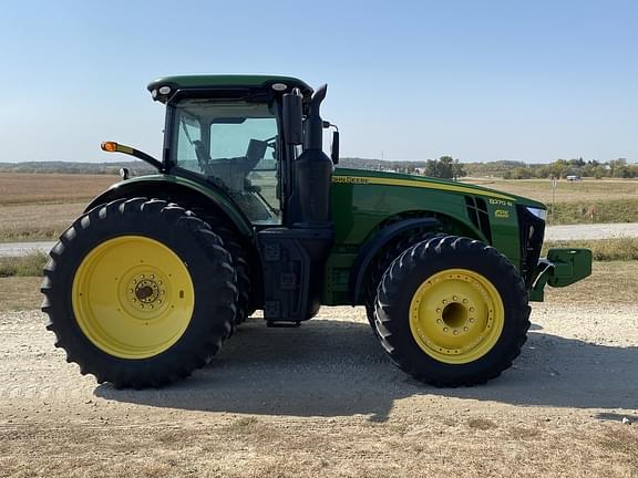 Image of John Deere 8270R equipment image 4