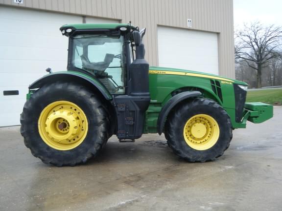 Image of John Deere 8270R equipment image 1