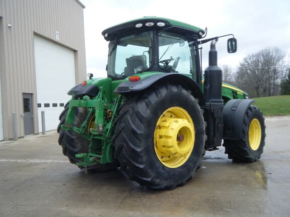 Image of John Deere 8270R equipment image 2