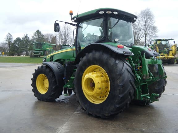 Image of John Deere 8270R equipment image 4