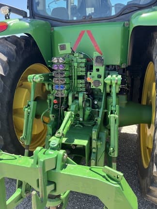 Image of John Deere 8270R equipment image 4