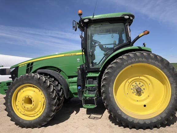 Main image John Deere 8270R