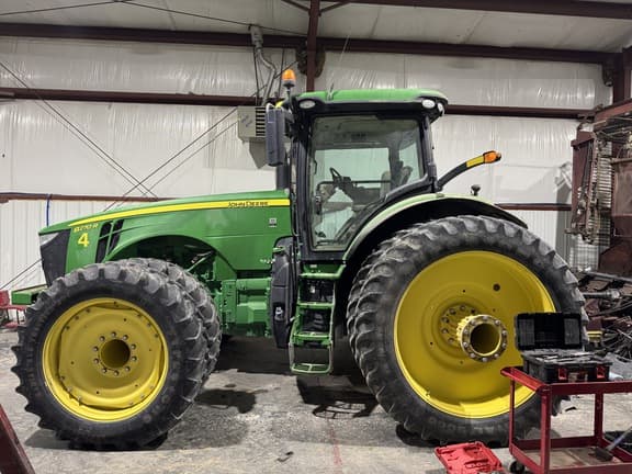 Image of John Deere 8270R equipment image 1