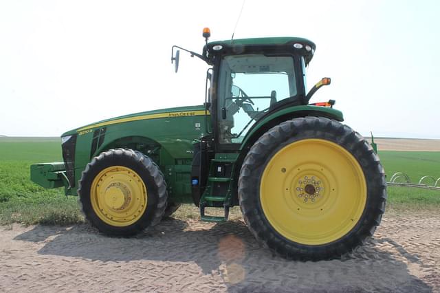 Image of John Deere 8270R equipment image 1