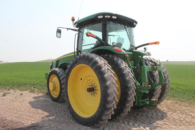 Image of John Deere 8270R equipment image 2