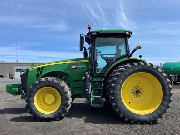 Image of John Deere 8270R equipment image 1