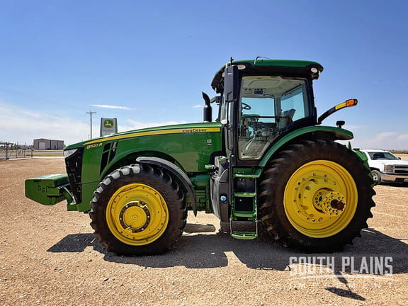 2018 John Deere 8320R Equipment Image0
