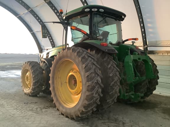 Image of John Deere 8320R equipment image 1