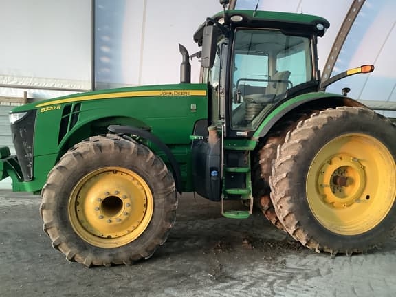 Image of John Deere 8320R equipment image 2