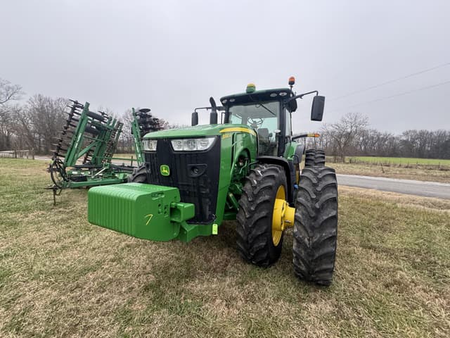 Image of John Deere 8320R equipment image 2