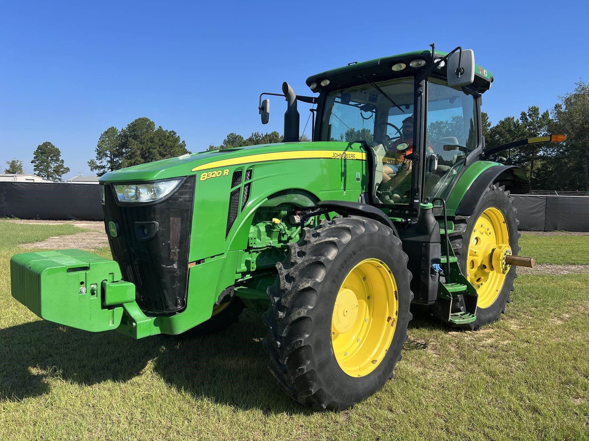 2018 John Deere 8320R Equipment Image0