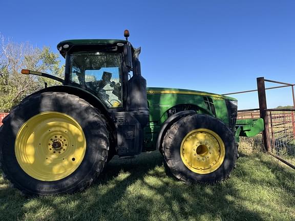 Image of John Deere 8320R equipment image 2