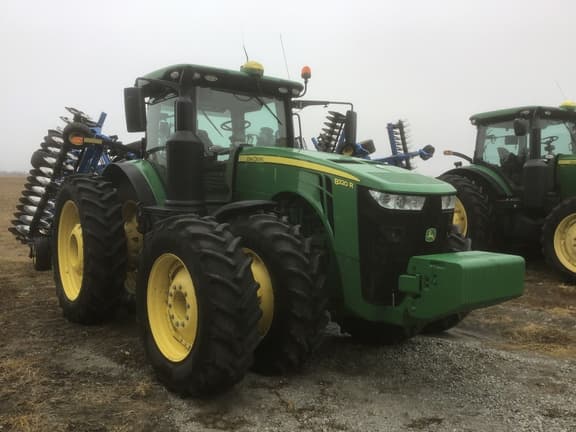 Image of John Deere 8320R equipment image 2