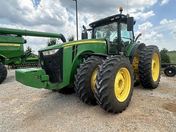 Image of John Deere 8320R equipment image 2