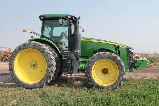 Image of John Deere 8320R equipment image 4