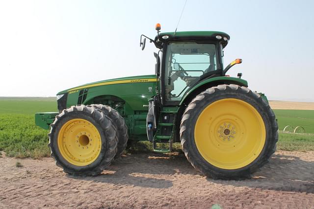 Image of John Deere 8320R equipment image 1