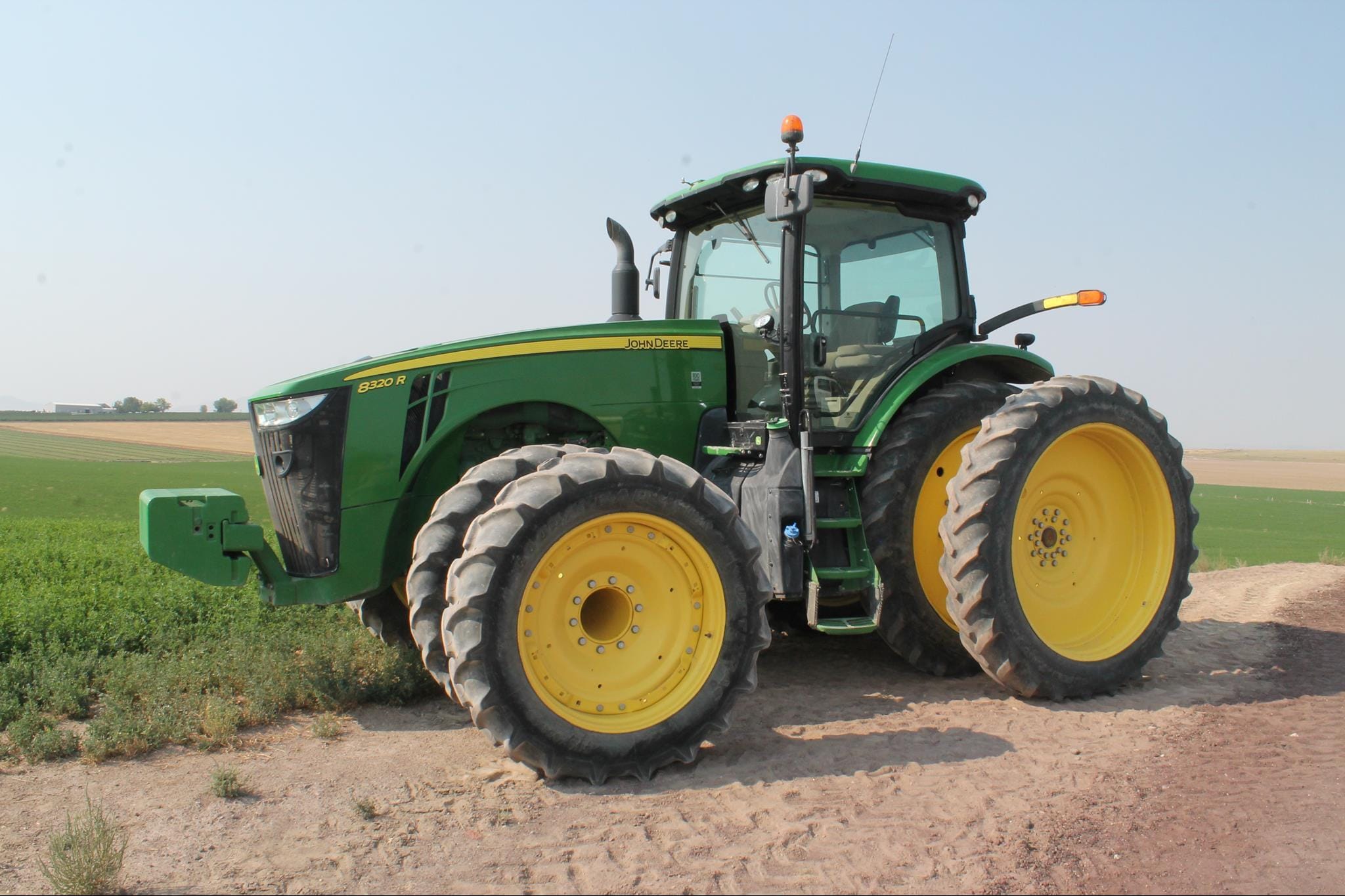 Main image John Deere 8320R