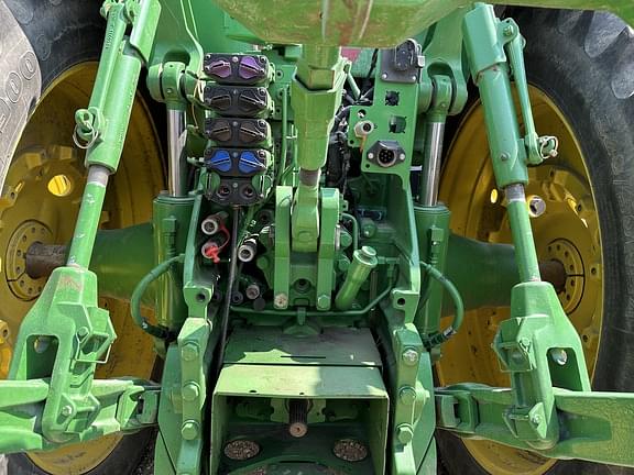 Image of John Deere 8320R equipment image 2