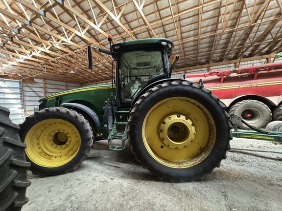 2018 John Deere 8320R Equipment Image0