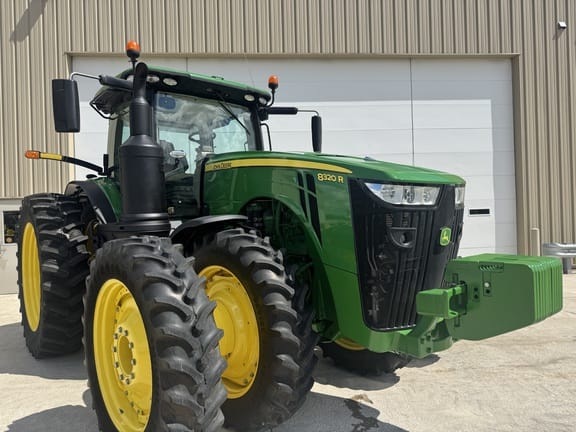 2018 John Deere 8320R Equipment Image0