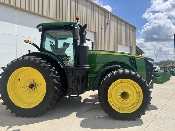 Image of John Deere 8320R equipment image 2