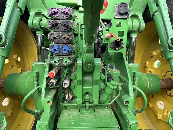 Image of John Deere 8320R equipment image 2